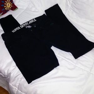 $⬇️ 🖤 Divided Distressed Skinny Jeans Sz 10🖤